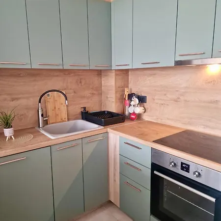 Charming & Quiet Retreat Near Center Lejlighed *